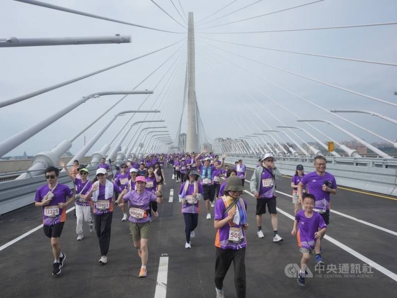 銜接新北市淡水與八里的淡江大橋5月12日將通車，中央與市府規劃多項活動暖身，其中路跑活動18日登場，吸引約7000人共襄盛舉