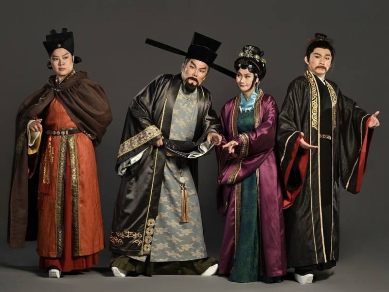 台灣豫劇團年度大戲「東窗謀計」5月將正式上演，由演員劉建華（左）飾演宋王趙構，殷青群（左2）飾秦檜，蕭揚玲（右2）飾王氏，林文瑋（右）飾岳飛。（台灣豫劇團提供）