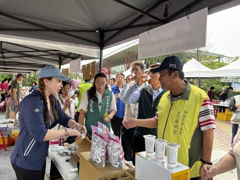 115年柳營有機蔬果節18日在台南市柳營區太康有機農業專區登場，讓遊客走進田園，體驗當季農產魅力。（台南市政府提供）