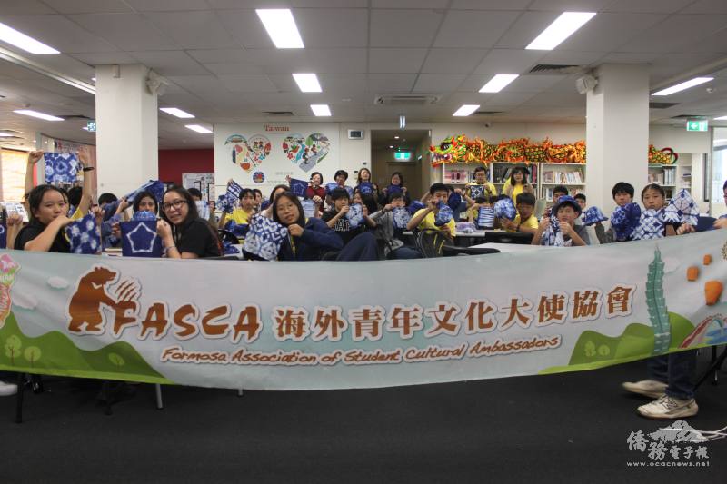 每位學員展現獨一無二的藍染作品