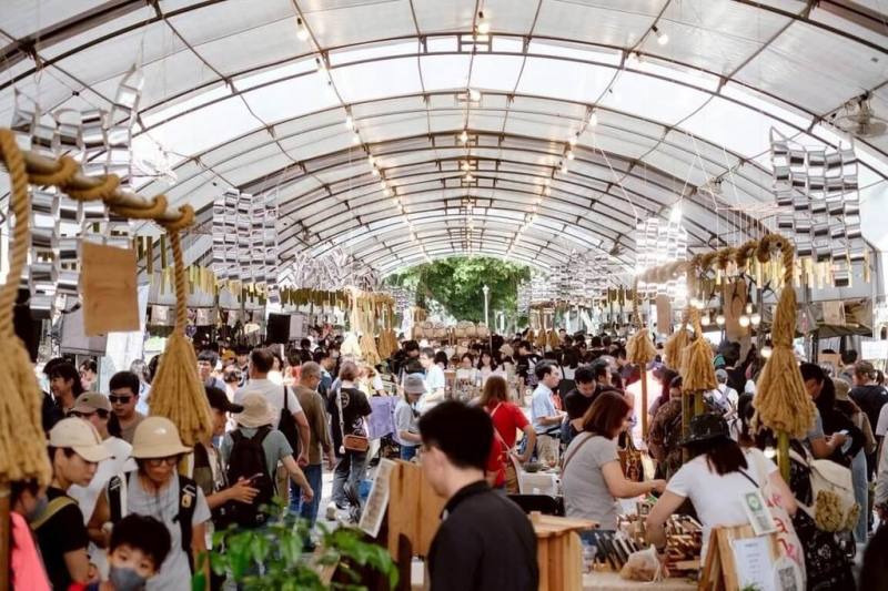 全台規模最大森林市集24日將於花博公園登場，今年集結逾50家品牌業者，集結帶來多元創意國產材木、竹精品及林下經濟好物等。（林業署提供）