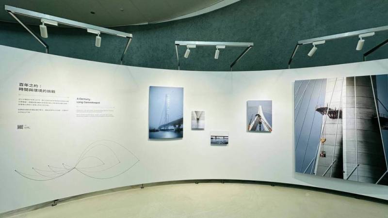 淡江大橋預計5月12日正式通車，交通部公路局宣布，與策展團隊合作自通車日起至8月12日，將在橋梁管理中心推出工程美學特展。（公路局提供）