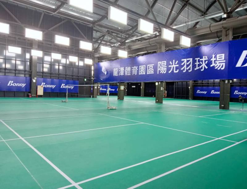桃園市體育局推動龍潭體育園區優化，18日啟用亮點設施羽球場，即起至24日試營運，開放市民於指定時段免費體驗。（桃園市體育局提供）