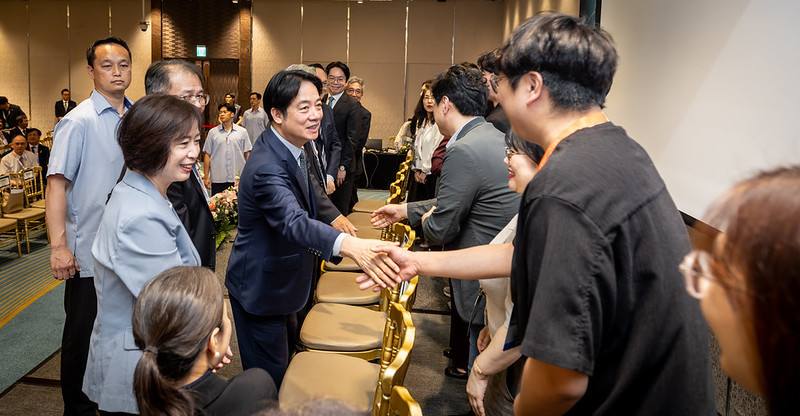 總統期盼透過導入智慧科技提升醫療服務品質　共同守護人民健康