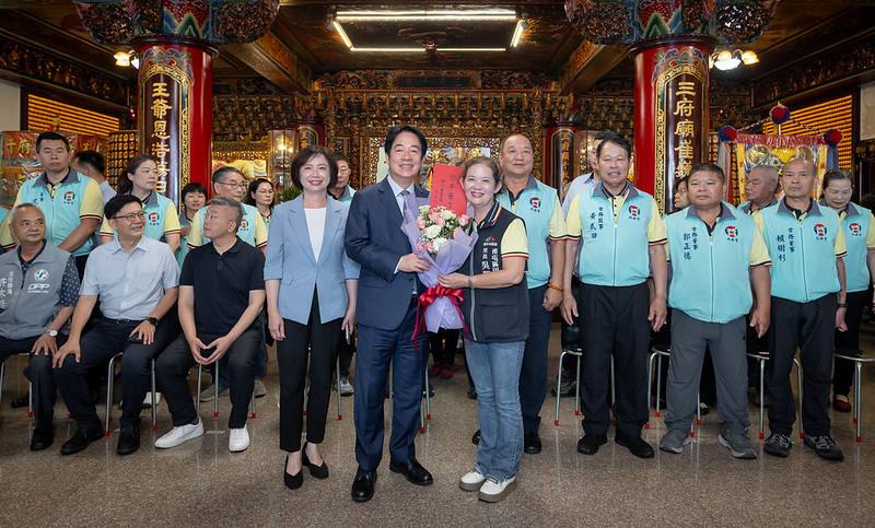 總統前往「台中市水安宮」參香祈福