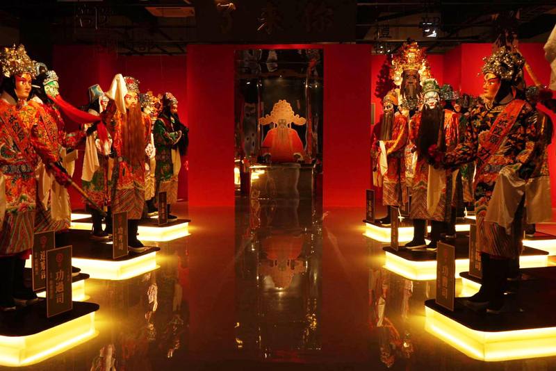 屏東王船文化館推出「七角頭系列特展」第3檔「念念之間」，聚焦下頭角城隍信仰，展中介紹城隍爺行政體系「二十四司」。