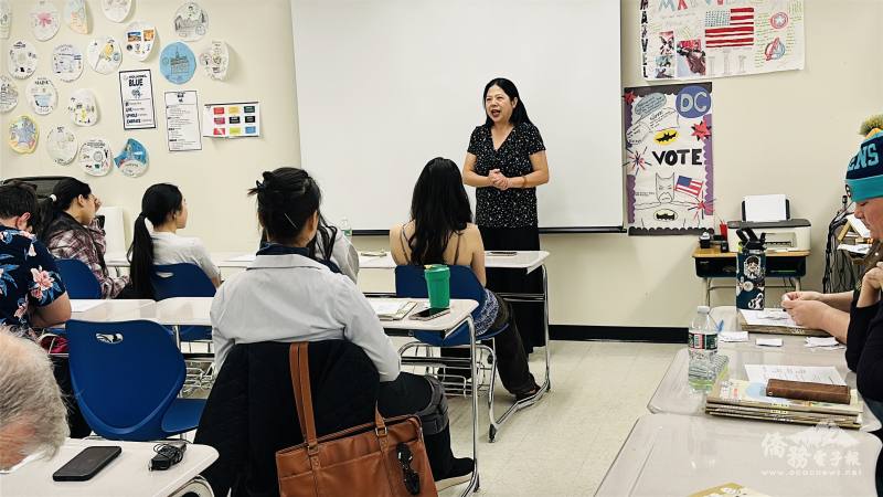 新海TCML主任江海寧介紹中心教學理念，並鼓勵學生踴躍參加新海TCML舉辦的歌唱比賽，以及僑委會「全球僑校學生暨僑生歌唱大賽」