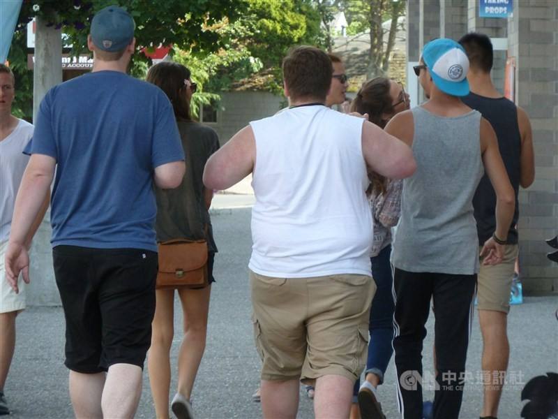 肥胖本身也是一種慢性病，醫師提醒，「重磅族」先瘦再動，才能避免人沒瘦就先受傷慘劇。（中央社檔案照片）