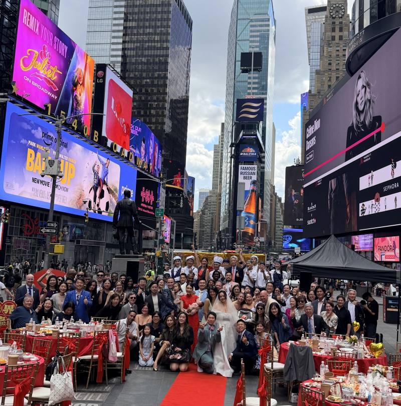 由三立電視、緯來電視網與華視共同製作的臺灣實境節目「請世界吃桌」於紐約時報廣場設宴，將臺灣辦桌文化帶上國際舞臺