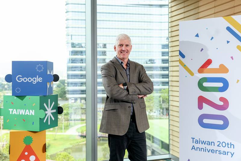 Google來台邁入20週年，Google平台與裝置部門資深副總裁歐斯特羅（Rick Osterloh）來台接受中央社獨家專訪表示，台灣在引領產業邁向人工智慧（AI）運算轉型的過程中扮演核心角色。
