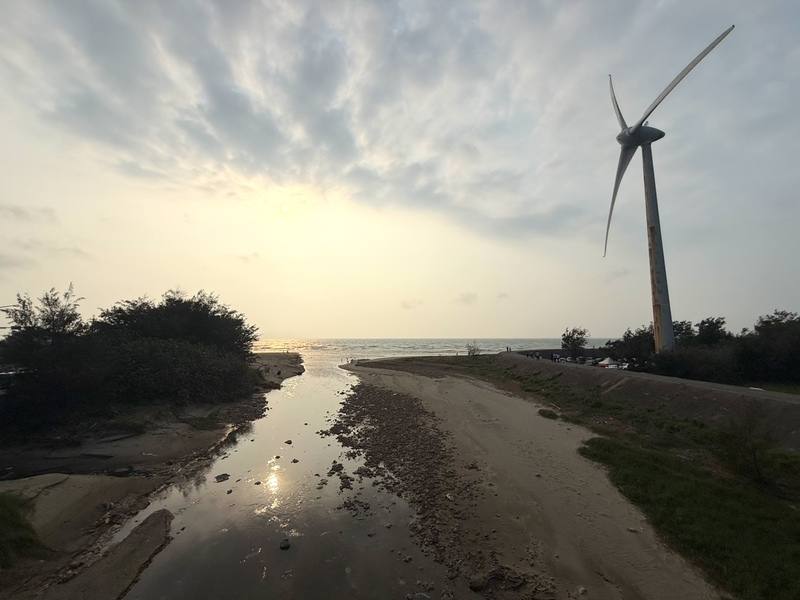 苗栗縣政府以「白沙聖域．天空之丘」計畫，串聯後龍好望角至通霄白沙屯間約6公里廊帶，透過軟硬體計畫重塑濱海觀光軸線。