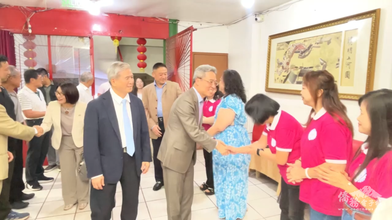 李岳融受到東方市僑界熱烈歡迎