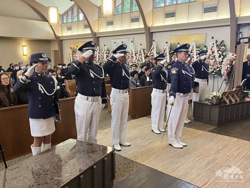 空軍大鵬旗隊向長官致敬告別