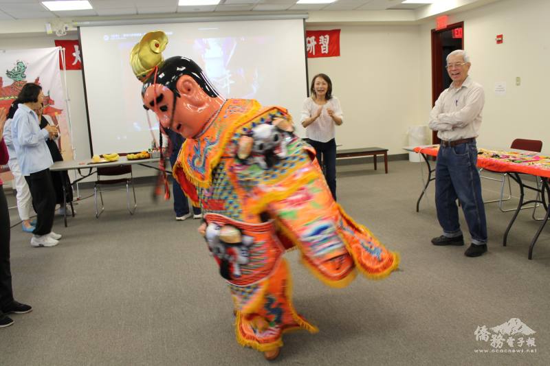 學員們跳出電音三太子自信奔放的台客舞步