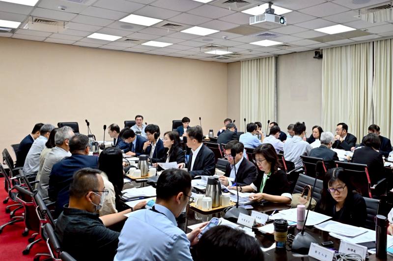 2026年4月20日行政院長卓榮泰主持因應中東衝突民生安定專案會議