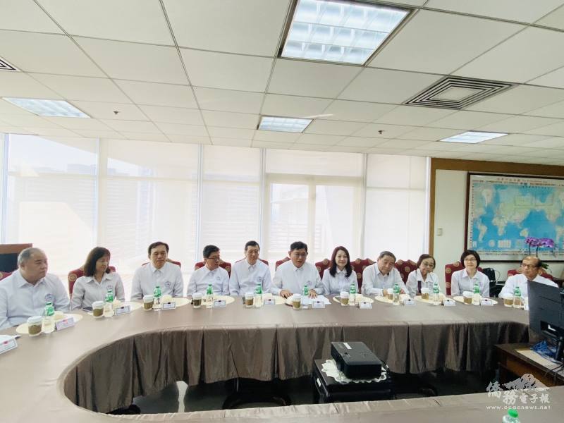 與會幹部踴躍發言，針對未來合作規劃提出建言，展現積極參與和高度關注