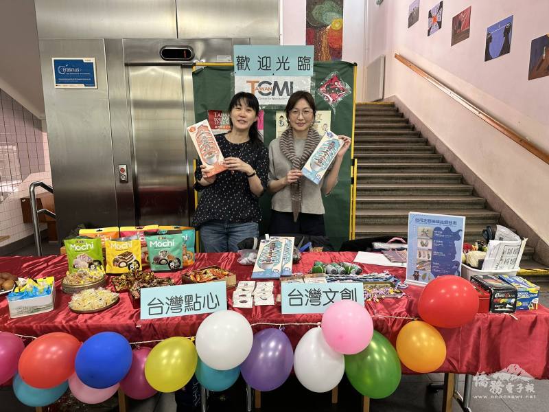 僑校設置臺灣點心與文創商品攤位，熱情迎接參訪民眾