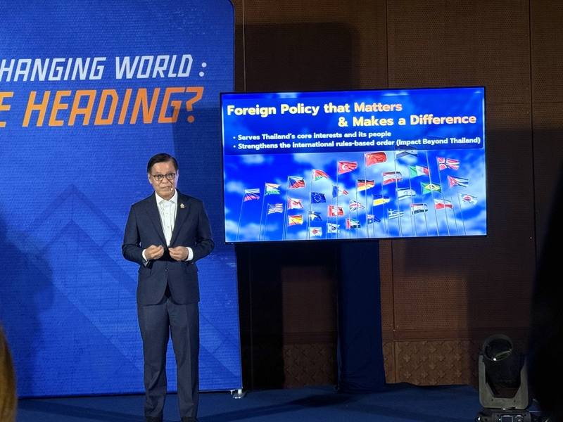 希哈薩21日前往緬甸，預計將與新任總統敏昂萊會面，他20日與國際媒體見面時表示，泰國不會放棄東協的「5點共識」，但也得面對緬甸已舉行選舉的現實，將以務實的方式發展雙邊關係並推動對話。