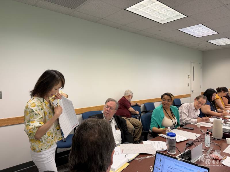 書法課由TCML資深教師陳姚昱蘋指導