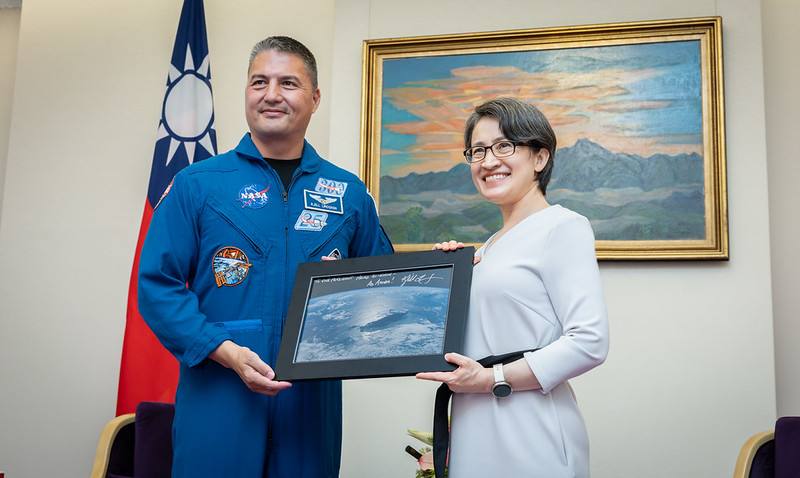 蕭美琴副總統21日下午接見「美國太空總署太空人林琪兒醫師(Dr. Kjell Lindgren)」