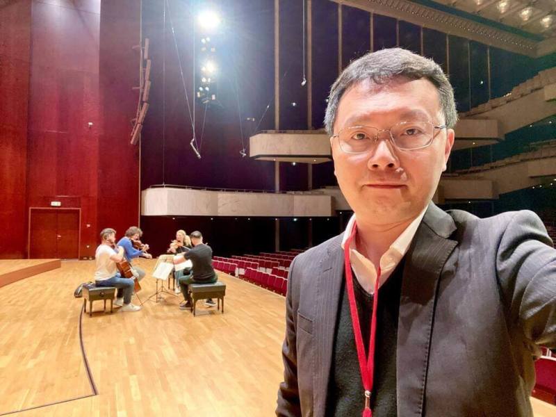 國立台灣交響樂團推出「華山論樂」講座，23日首場將邀請鵬博藝術總經理徐鵬博（右）以「音樂經紀的不無聊人生」為題，揭開演出背後的真實樣貌。（國台交提供）