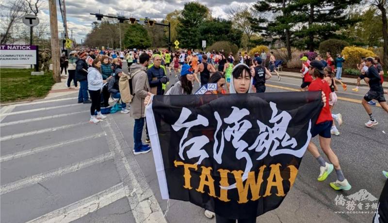 FASCA co-resident Ben Lu, with his supporting flag, is rooting for marathon runners