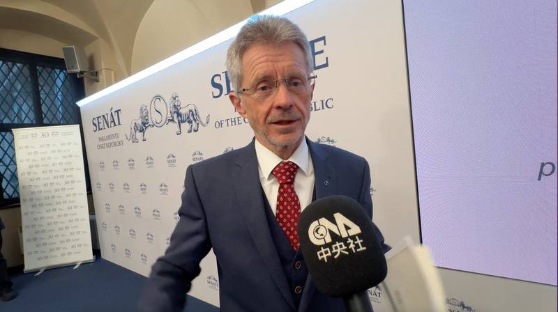 時隔近6年，捷克參議長維特齊將再次訪台，他告訴中央社記者，他非常期待與各位台灣朋友見面，並將帶著一部關於他2020年訪台的紀錄片「我是台灣人」前往。