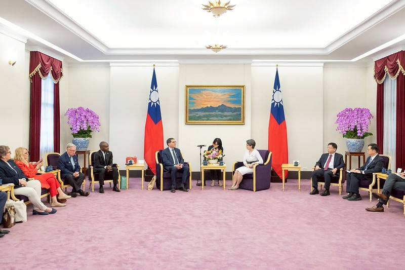 副總統接見「法國參議院第一副議長孟岱立（Didier MANDELLI）訪團」