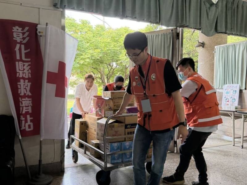 2026年首場城鎮韌性演習4月22日在彰化縣登場，內政部說，共投入192名替代役，於彰化縣5個鄉鎮設置23個演練站點，辦理防災協作中心、收容救濟站、急救站、物資配售站、疏散撤離（防空避難）支援及搶救任務等項目演練。（內政部提供）
