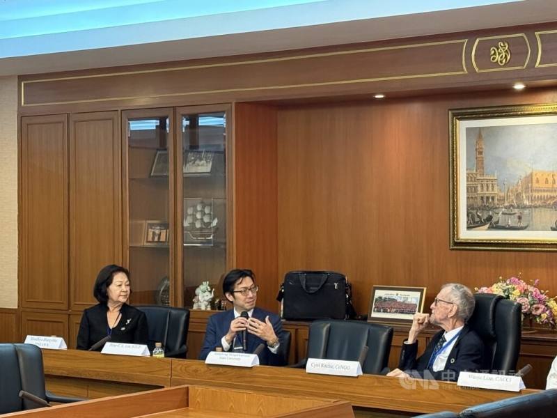 由北美台商組成的世台聯合基金會（STUF）是「聯合國內具諮詢地位之非政府組織會議」理事會成員之一，世台會理事長林敬倫（左2）22日出席亞太區域委員會（RCAP）年會