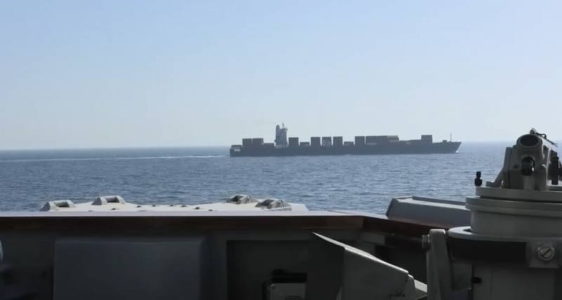 伊朗籍貨櫃輪圖斯卡19日在接近荷莫茲海峽的阿曼灣遭美軍扣押。（圖取自美軍中央司令部網頁centcom.mil）