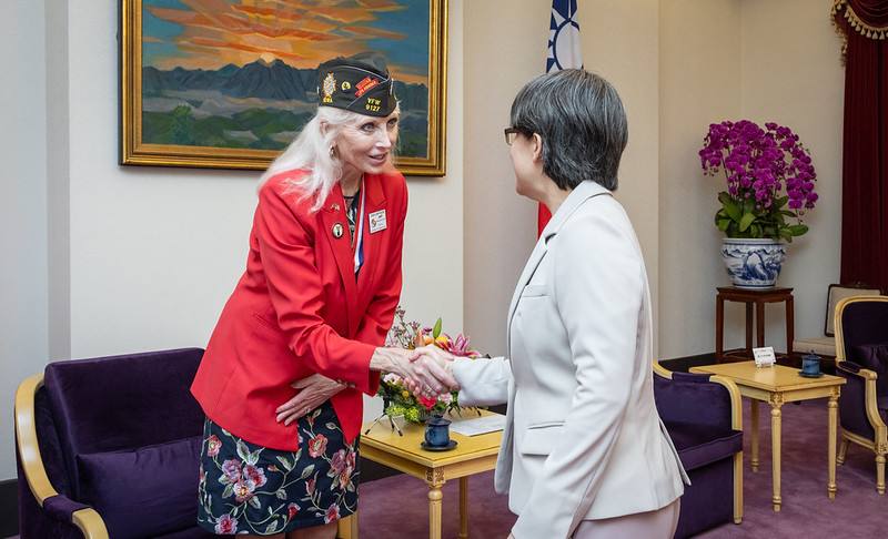 副總統接見「美國海外作戰退伍軍人協會魏眸娥總會長」