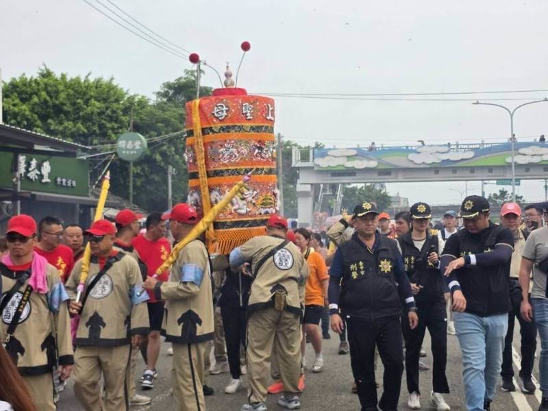 大甲媽祖回鑾預計25日凌晨從大度橋進入台中地區，烏日警分局已做好維安及交管準備工作，警方呼籲勿假借宗教名義從事暴力行爲，將採強勢執法。（民眾提供）