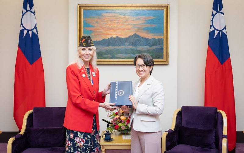 蕭美琴副總統今（23）日下午接見「美國海外作戰退伍軍人協會魏眸娥（Carol Whitmore）總會長」