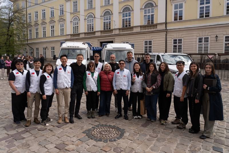 台灣馬偕紀念醫院醫療團近日第7度前往烏克蘭執行義診與醫療教育任務，並與台灣財團法人賑災基金會合作，捐贈3輛醫療車輛及相關設備。