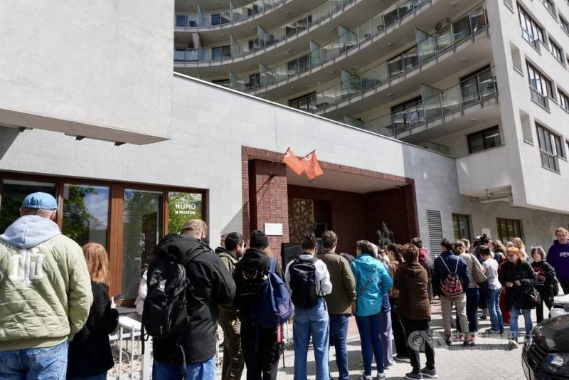 華沙亞太博物館於25日舉辦首屆「茶節」活動，博物館門口出現長長的排隊人龍，不少民眾專程前來一睹亞洲茶文化的獨特魅力