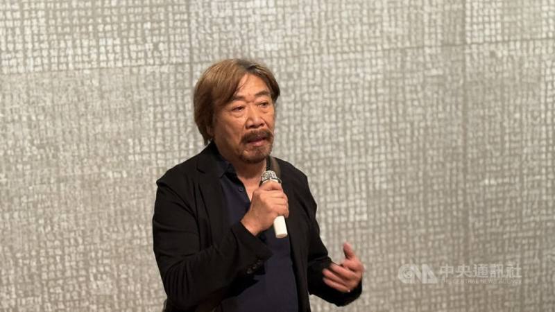 高雄創價美術館25日舉辦「印記/迴盪/詩篇－莊普個展」開幕儀式，藝術家莊普出席致詞時幽默表示，看展就是「歡喜就好」