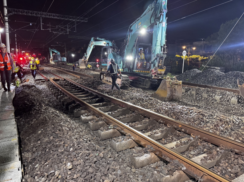 內壢段臨時軌切換作業