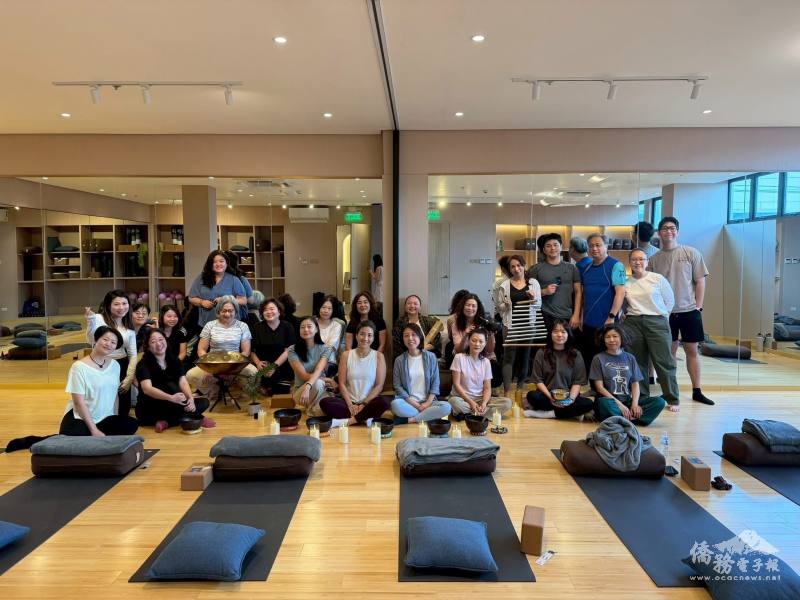 菲律賓臺商總會婦女委員會舉辦「五感療癒」活動圓滿舉行，與會臺商及眷屬齊聚一堂合影留念