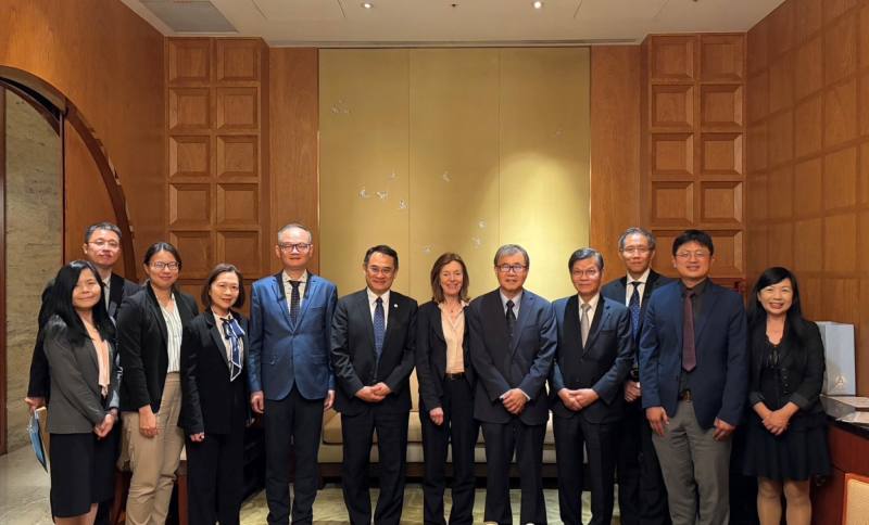 教育部鄭英耀部長午宴瑞典皇家理工學院終身榮譽化學教授Prof. Christina Mober。