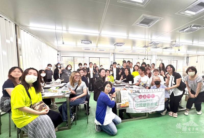 TCML大阪弁天町台灣華語教室學員們與東海大學食科系及日文系師生的紀念大合照