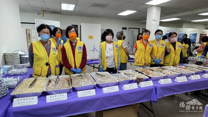 開幕式現場的臺式美食，每道都列出中、英文菜名以供來賓辨識