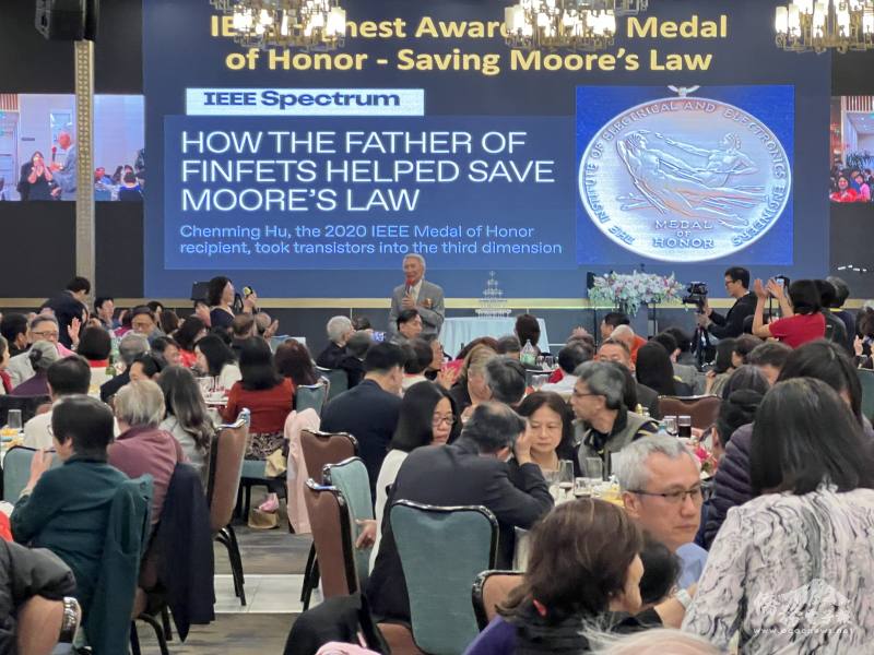 教授胡正明以「Chip Chat」分享半導體發展