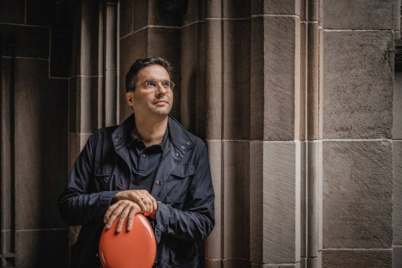 瑞士大提琴家波特拉（Christian Poltéra）（圖）將帶著史特拉底瓦里名琴瑪拉（Mara）訪台，在台北及高雄舉行音樂會，帶來巴赫6首無伴奏大提琴組曲。（鵬博藝術提供）