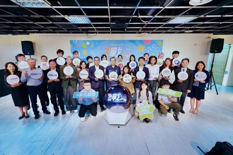 台北市政府青年局27日舉行記者會宣布，「青年以戰代訓銜接職場計畫」升級，新增台灣萊雅、聯合利華兩大集團行銷實戰課程。（台北市青年局提供）