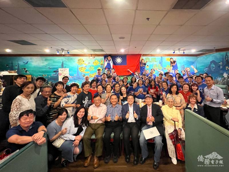 駐邁阿密辦事處處長周啟宇偕僑務秘書杜戎珄，與臺灣啦啦隊全體成員及中佛州僑領餐聚