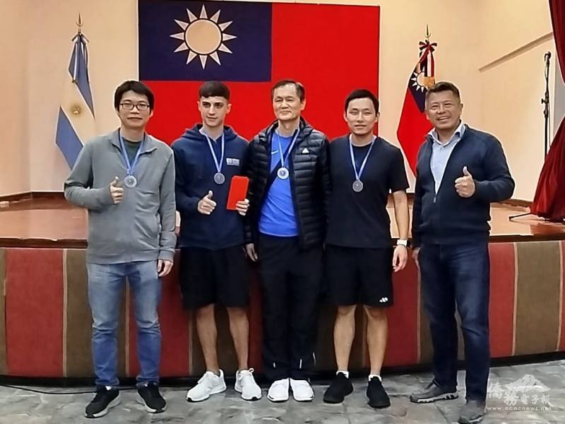 阿根廷臺僑桌球團體賽冠軍團隊，參與者皆大歡喜，活動圓滿成功