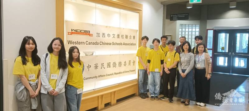 組長郭淑貞(前排右二)與會長林婕芸(前排右一)及FASCA溫哥華分會學員合影