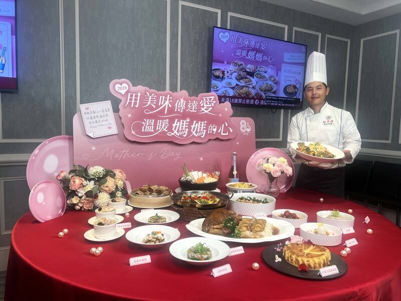 母親節即將到來，台中市餐飲業者搶攻母親節聚餐商機，推出專屬套餐，希望以一桌好菜，向媽媽表達祝福與感謝。
