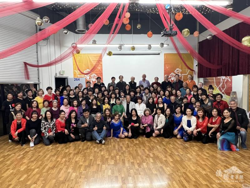 美國加州排舞協會會員百人共同慶生